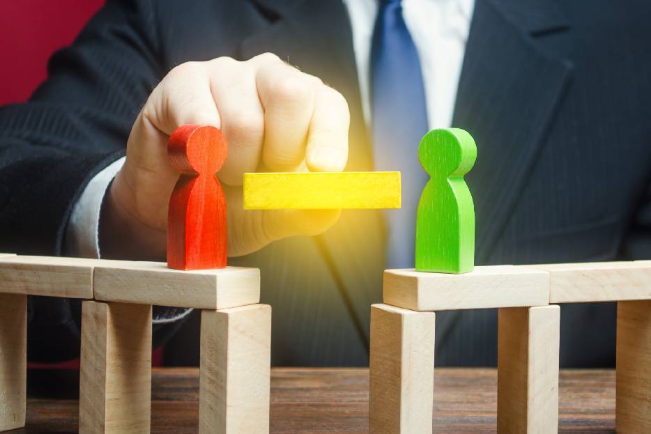 Estrategias preventivas y resolución de conflictos aseguran relaciones comerciales sólidas y éxito empresarial.